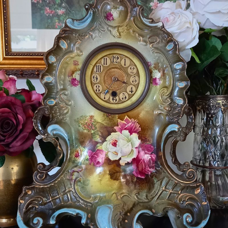 Art & Objects.  A photo of an Antique Clock.