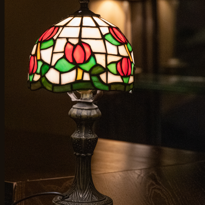 Tiffany style table lamp