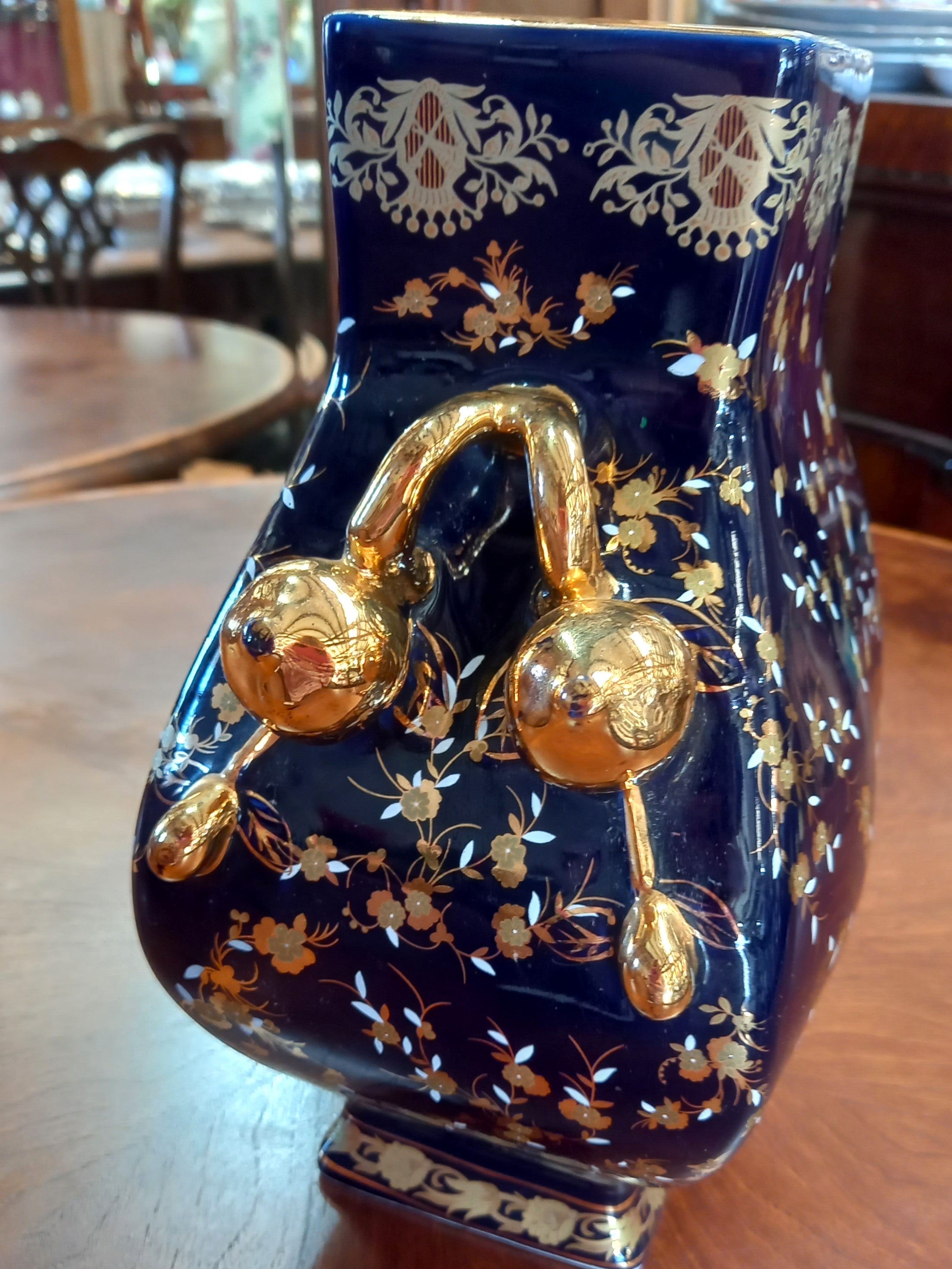 复古海军蓝和金色花瓶– Yvonne Sanders Antiques Limited