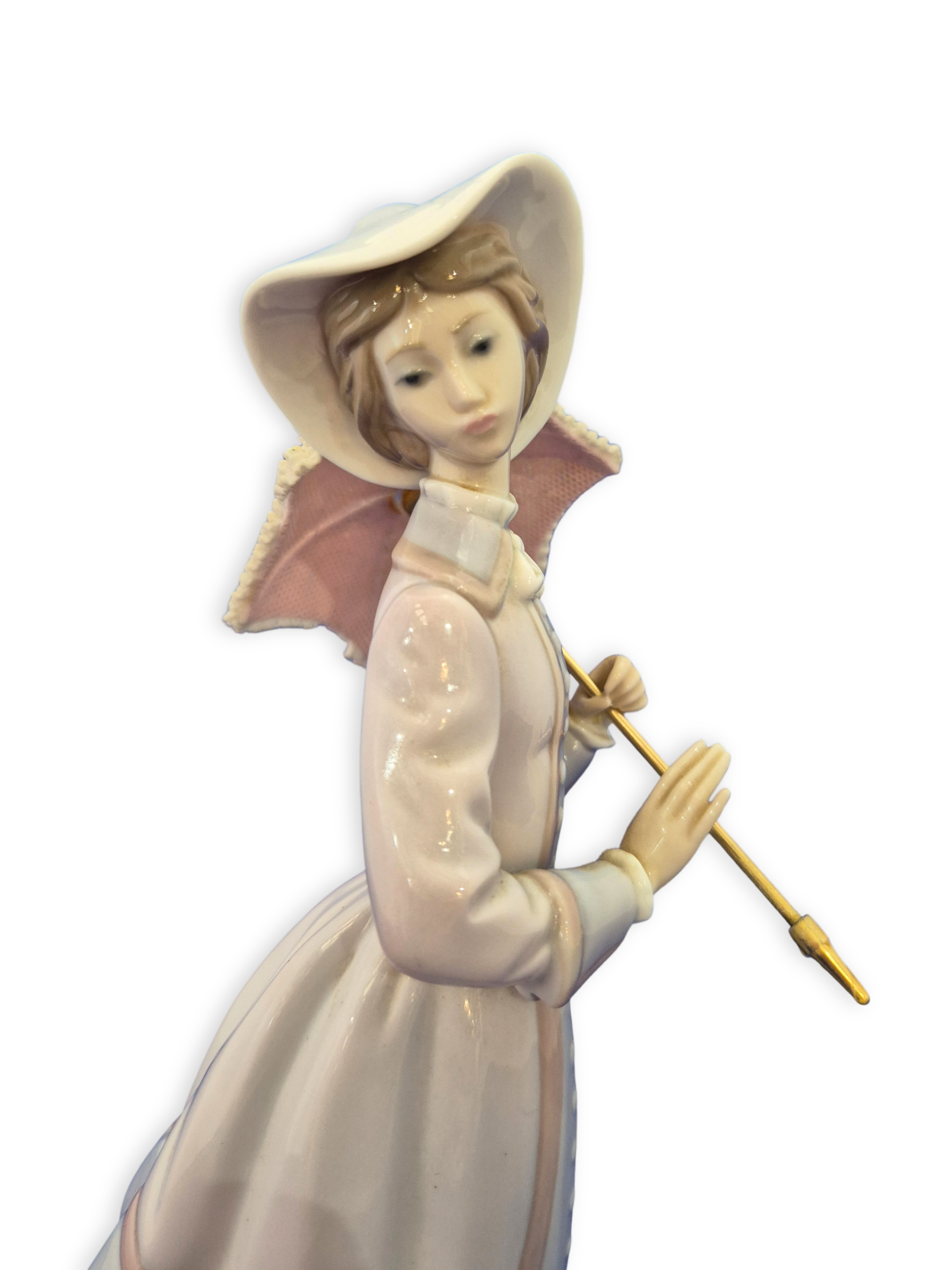 Lladró Parisian Lady figurine