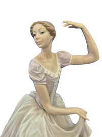 Lladró seated ballerina